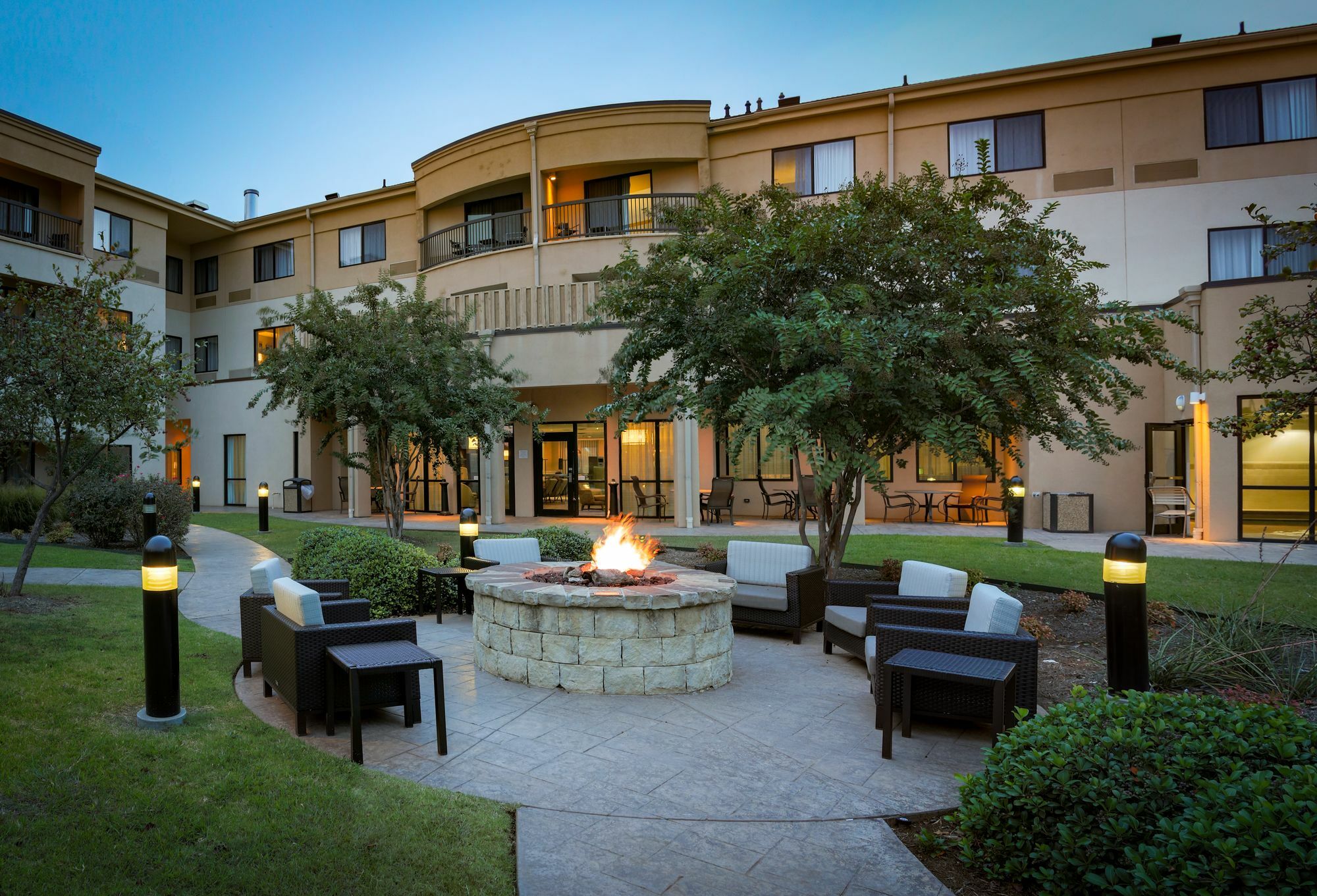 Courtyard By Marriott Norman Hotel Exterior photo